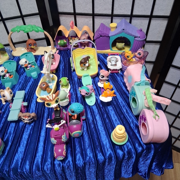 Littlest Pet Shop Colorful Animal Adventure Set - Picture 3 of 16